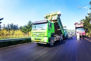 S201威東線（機(jī)場(chǎng)路）路段，預(yù)計(jì)10月20日路面主體完工